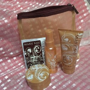 Mary Kay Gift Set creamy frosting vanilla set new
